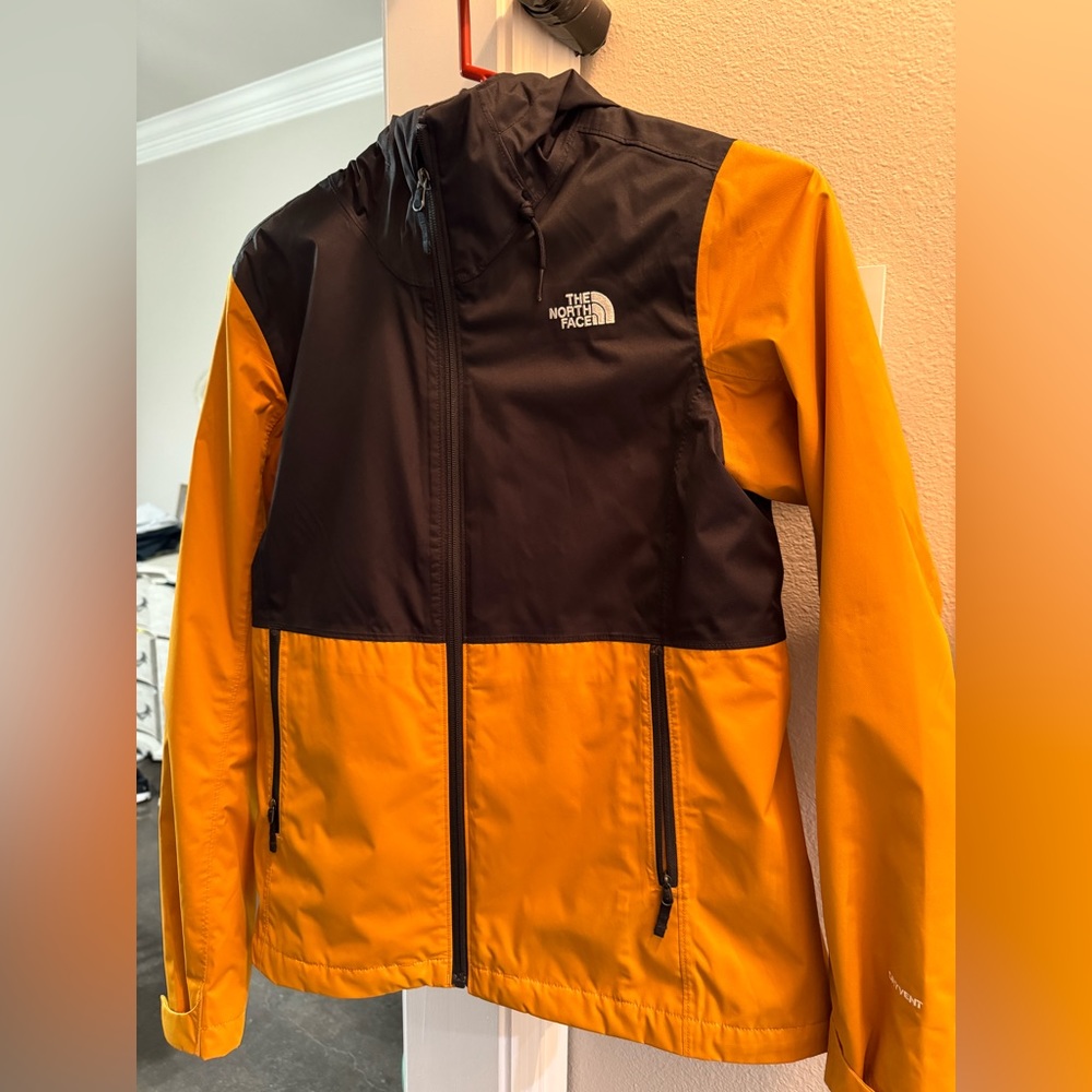 Arrowwood mustard yellow and black north face triclimate women’s jack. 3 in one